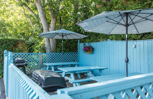 West Harwich Hotel | A Beach Breeze Inn