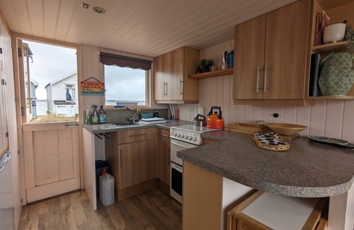 Hengistbury Head Cottage | A Beach Hut on the prestigious Mudeford Spit - * No Booking Fees *