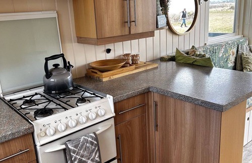 Hengistbury Head Cottage | A Beach Hut on the prestigious Mudeford Spit - * No Booking Fees *
