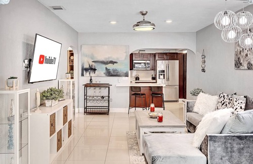 Miami Shores House | A Beachy Paradise