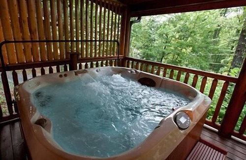 Gatlinburg - Pigeon Forge Cabin | A Bear's Kind of Fun in Pigeon Forge #unforgettable 4 bedroom w/Games & Full Theater!