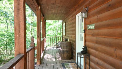 Laurelville House | A Beary Cozy Cabin in Hocking Hills