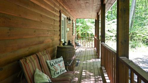 Laurelville House | A Beary Cozy Cabin in Hocking Hills