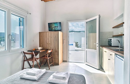 Lefkes Apartment | A beautiful and cosy studio with equipped kitchen in the heart of Lefkes Village
