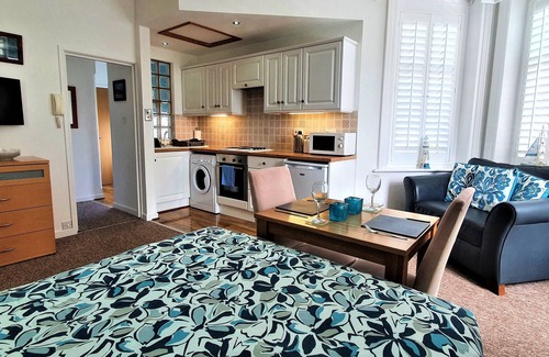 Boscombe Apartment | A Beautiful Apartment with a Stunning Sea View and a Private Balcony