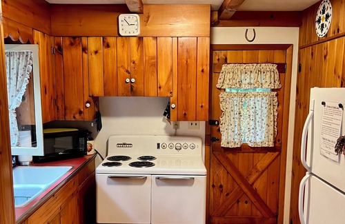 Chestertown Cottage | A beautiful lake view cabin on Friends Lake