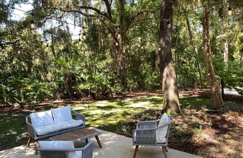 Mandarin House | A Beautiful Repurposed Living Space (Pet Friendly)