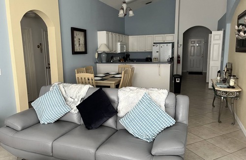 Kissimmee Villa | A beautiful single storey 4 bed, 3 bathroom villa situated in a gated community
