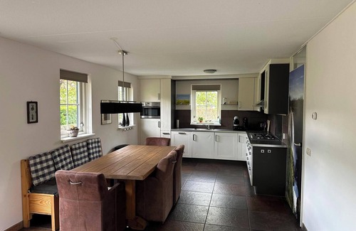 Gasselte House | A beautiful thatched vacation villa which is located within walking distance of 't Nije Hemelriek. On a beautiful spacious lot with many seats.
