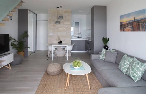 Povljana Apartment | A beautiful two-story apartment located directly by the sea