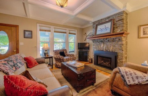 Lake Junaluska House | A Beautiful View & Carriage
