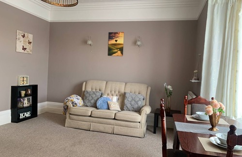 Portsmouth House | A beautifully furnished, modern two bedroom flat in the area of Baffins.