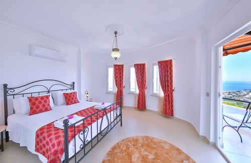 Kalkan Villa | A beautifully maintained 3 bedroom villa with private pool and rooftop terrace