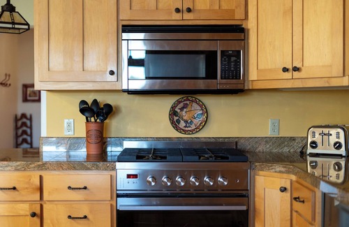 Arroyo Seco Apartment | A Bella Vista Valdez Lodge, 4-BR, 4-Bth, 4 LR, 2 hot tubs, 2 chef kitchens