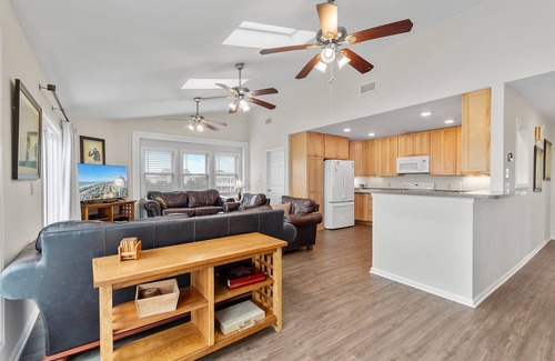 Holden Beach House | "A Blue Monkey" Oceanfront with a pool, 4 bedroom 4.5 bathroom