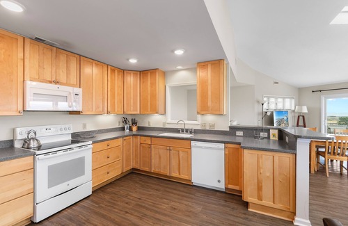 Holden Beach House | "A Blue Monkey" Oceanfront with a pool, 4 bedroom 4.5 bathroom