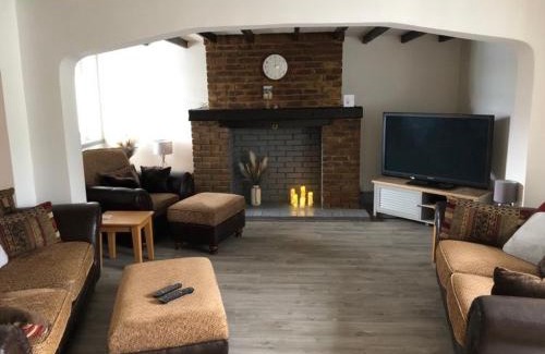 Staines House | A Bright and Spacious Gem