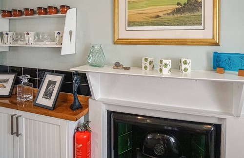 Comrie Cottage | A bright, cosy house full of history and quirkiness.