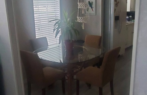 North Naples House | A bright Floridian-style home with luxury amenities and multiple beach accesses.