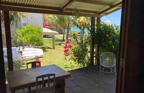 Mahebourg House | A bungalow right on the water