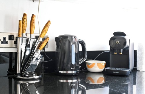 Covent Garden Apartment | A/C ❄️ * FlexPolicy 📜 * EarlyDrop 🧳 * Lift 🛗 * King 👑 * W/D 🧺