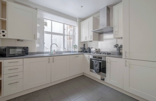Westminster Apartment | ❄️ A/C. Lift 🛗 EarlyDrop ⏰ FlexPolicy 🔄 King 👑 Full Kitchen 👨‍🍳 W/D 🧺
