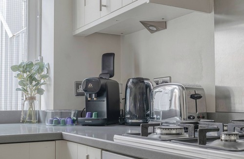 Westminster Apartment | ❄️ A/C. Lift 🛗 EarlyDrop ⏰ FlexPolicy 🔄 King 👑 Full Kitchen 👨‍🍳 W/D 🧺