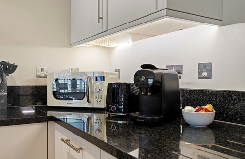 Marylebone Apartment | A/C*Lift*EarlyDrop*FlexPolicy*King*Full Kitchen