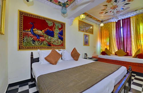 Udaipur District House | A.C. room with swimming pool (cool,chill, relax)