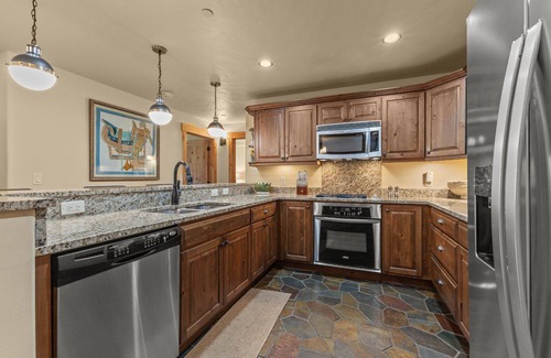 Steamboat Springs Condo | A/C, W/D In Unit, Ski Mountain Views, Outdoor Pools & Hot Tubs