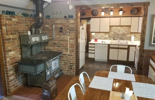 Hill City Cabin | A Cabin in Rochford