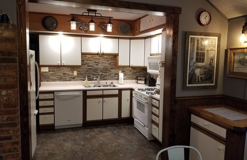 Hill City Cabin | A Cabin in Rochford