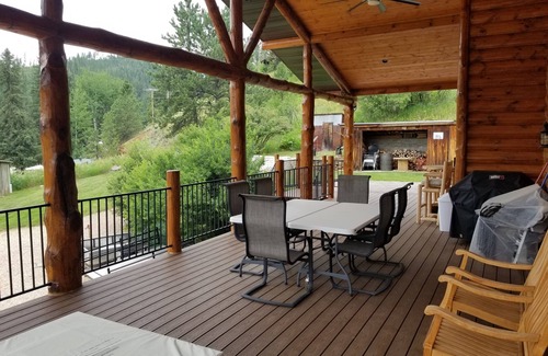 Hill City Cabin | A Cabin in Rochford
