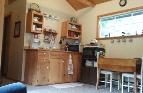 Troy Cabin | A Cabin On The River Three days minimum Closed from October 15th to April 1