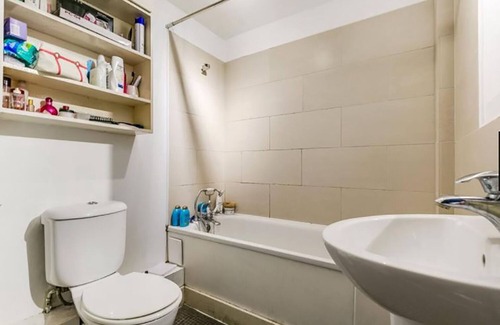 Vassall Apartment | A calm homestay on a lovely street near Brixton