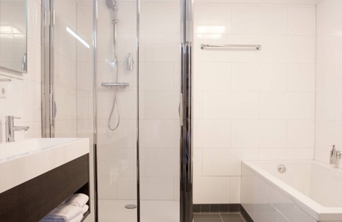 Bosgebied Hotel | A Calm Hotel Stay Near Soestduinen Park & Amersfoort Sights- 4 Units