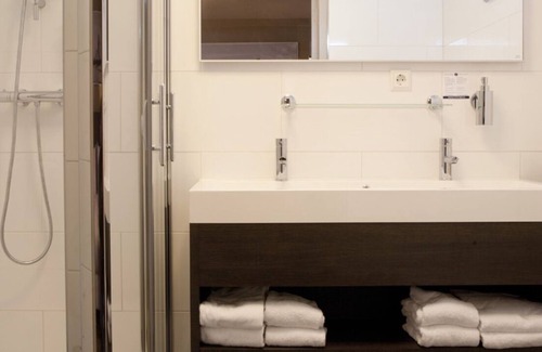 Bosgebied Hotel | A Calm Hotel Stay Near Soestduinen Park & Amersfoort Sights- 4 Units