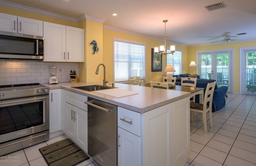 Bahama Village House | A Caribbean Alternative