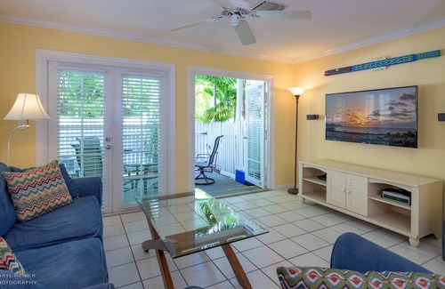 Bahama Village House | A Caribbean Alternative