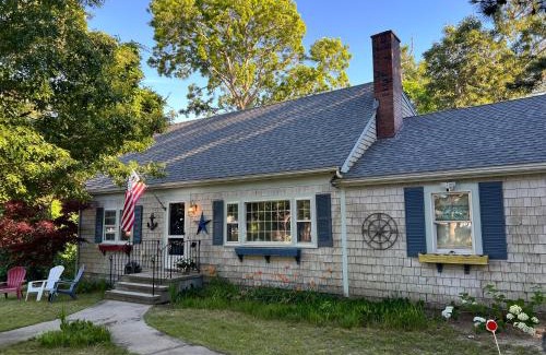 West Yarmouth House | A charm Cape house centrally located close to everything that Cape code offers