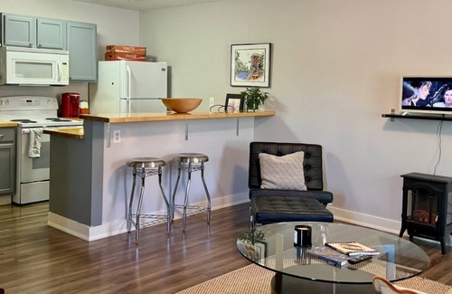 Athens House | A Charming 1-bed Loft Apt 1.8mi to UGA in delightful Athens GA Lake neighborhood