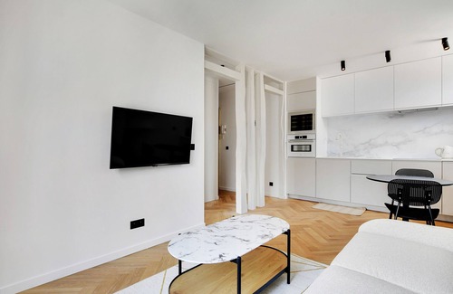 Quartier de Rochechouart Apartment | A Charming 1-BR/1BA in Montmartre