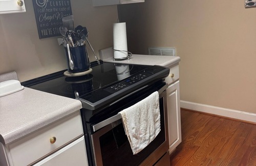 Columbia House | A Charming 2-bedroom house located on Lake Murray SC!