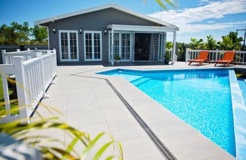 Nadi House | A charming 3 bdrm house with pool, AC and free parking near essential amenities