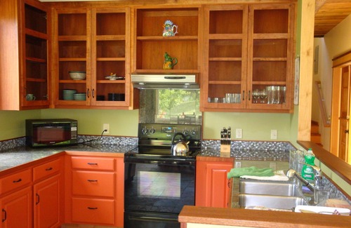 Friday Harbor Cottage | A Charming And Artistic Cottage Set In a Beautiful Garden