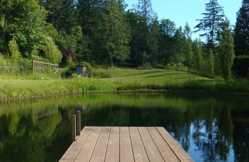 Friday Harbor Cottage | A Charming And Artistic Cottage Set In a Beautiful Garden