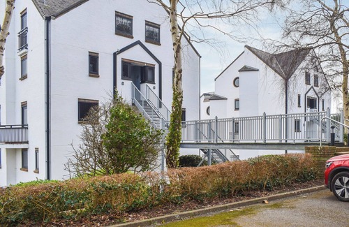 Seaview Apartment | A charming apartment just a short stroll from the beach and local amenities.
