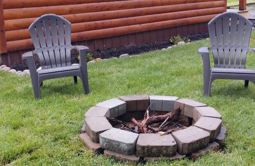 Columbia Falls Cabin | A charming cabin close to Glacier National Park, Flathead Lake, and ski resorts.