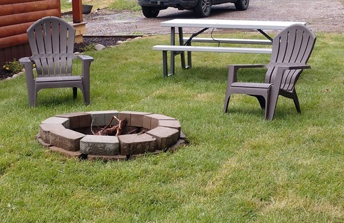 Columbia Falls Cabin | A charming cabin close to Glacier National Park, Flathead Lake, and ski resorts.