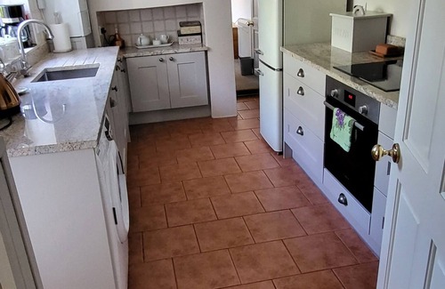 Bude Cottage | A charming character cottage very close to beaches and town, off street parking